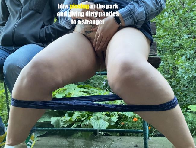 Bbw Pisst Im Park Und Gibt Einem Fremden Schmutzige H Schen