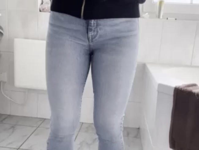 In die Jeans gepinkelt.