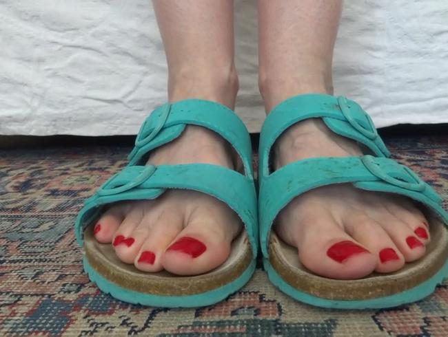 Zehen Fetisch - mit den Zehen wackeln in türkisen Slippers Teil 4