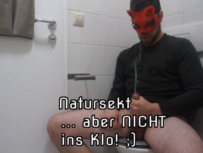 Auf dem Klo vom Freund mit Natursekt spielen und kommen!