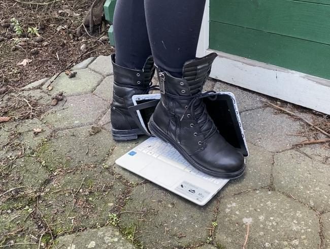 Meine Stiefel und dein Laptop