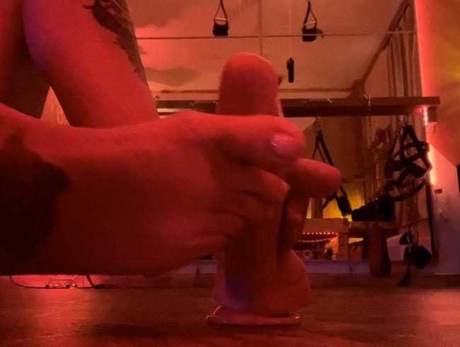 Geiler Footjob mit Dildo und Dirty Talk