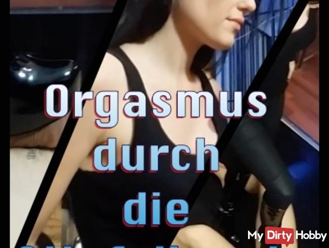 Orgasmus durch die Stiefelherrin