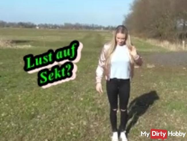 Outdoor Piss in Chucks! Lust auf Sekt???