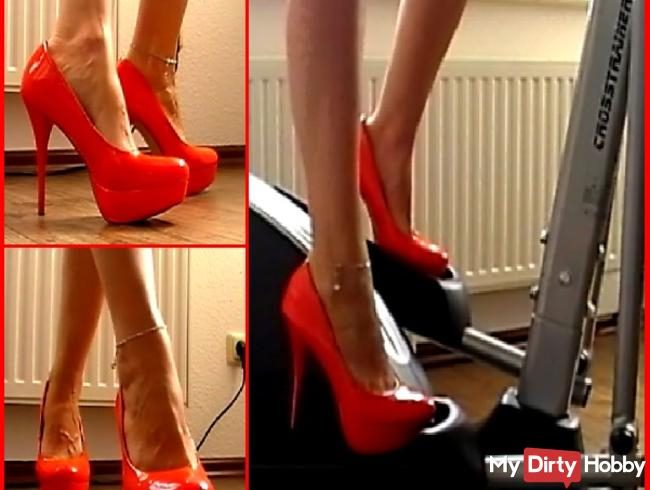 * In HighHeels auf dem Crosstrainer *