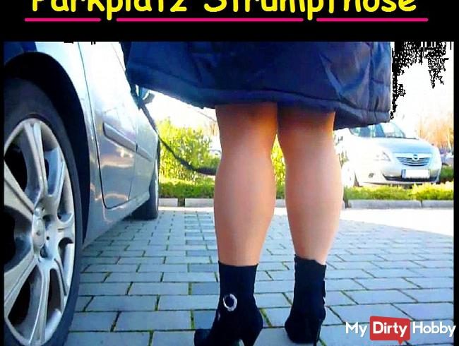 Parkplatz Strumpfhose unterm Mantel