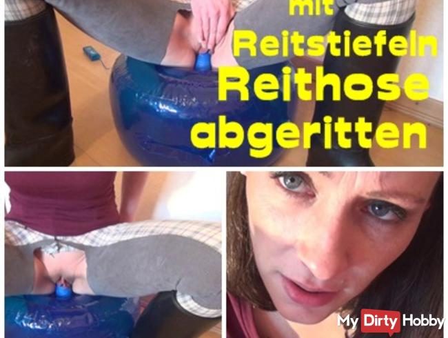 Reitkissen mit Reitstiefeln Reithose abgeritten