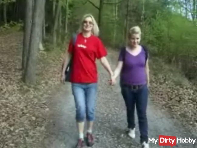 Hand in Hand im Wald Spazieren!!