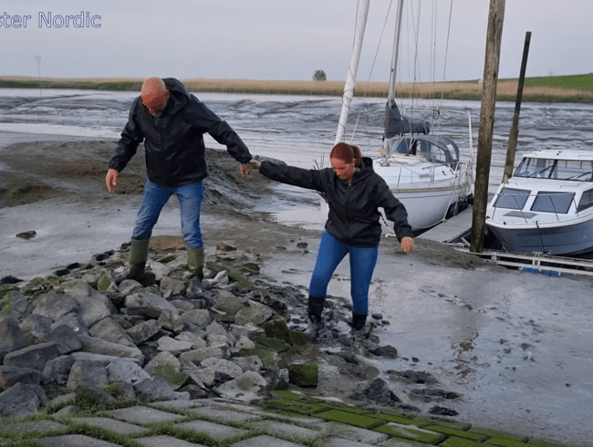 Geimeinsamer Schlammspaziergang in Wellies